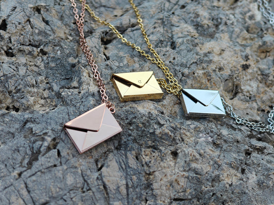 Collana con pendente | Lettera