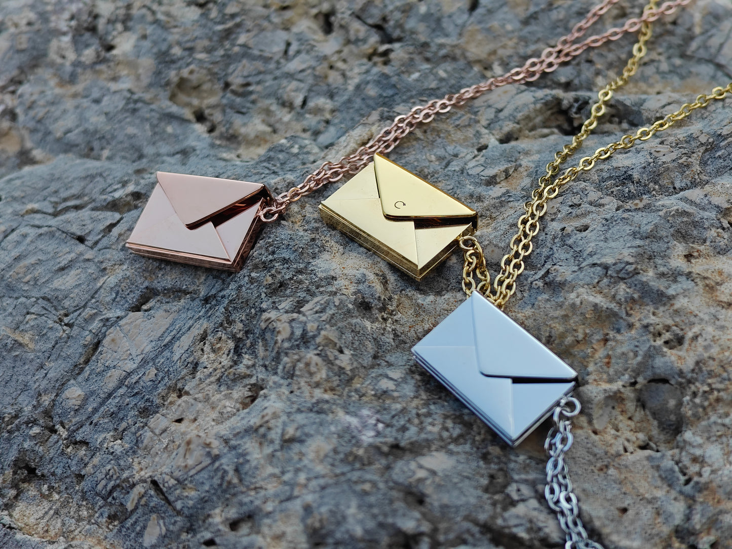 Collana con pendente | Lettera