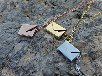 Collana con pendente | Lettera