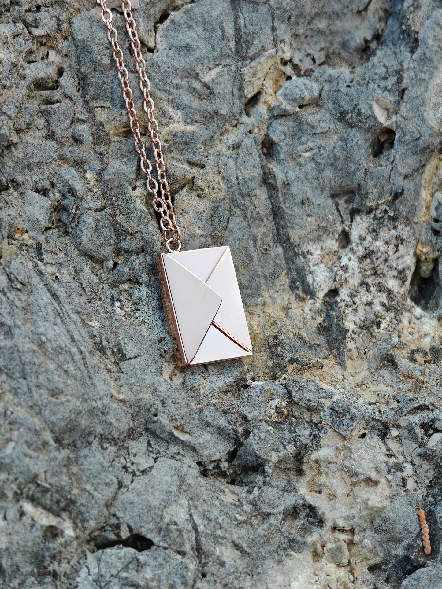 Collana con pendente | Lettera